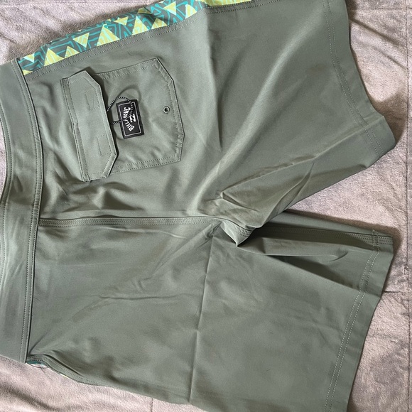 Billabong board shorts - new - Picture 4 of 7